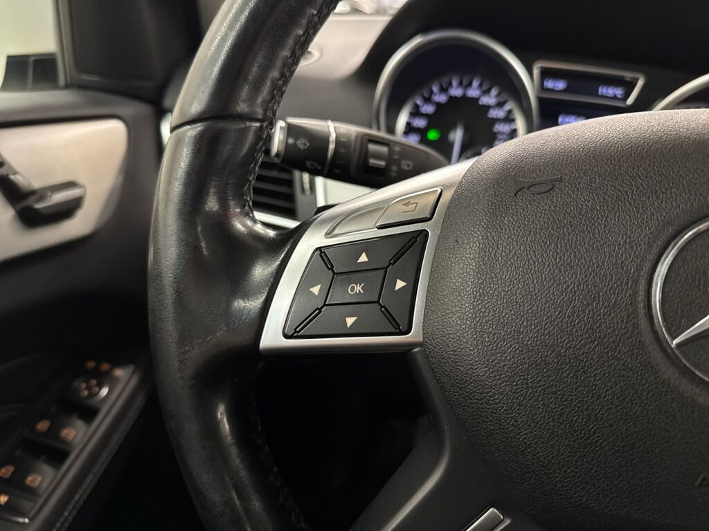 Mercedes-Benz ML 2012 Valkoinen