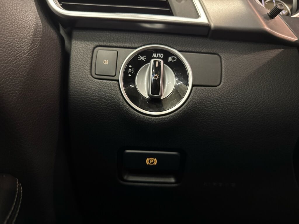 Mercedes-Benz ML 2012 Valkoinen