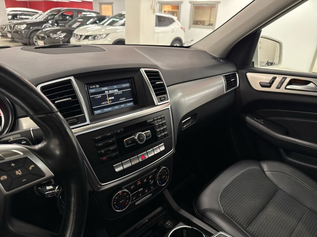 Mercedes-Benz ML 2012 Valkoinen