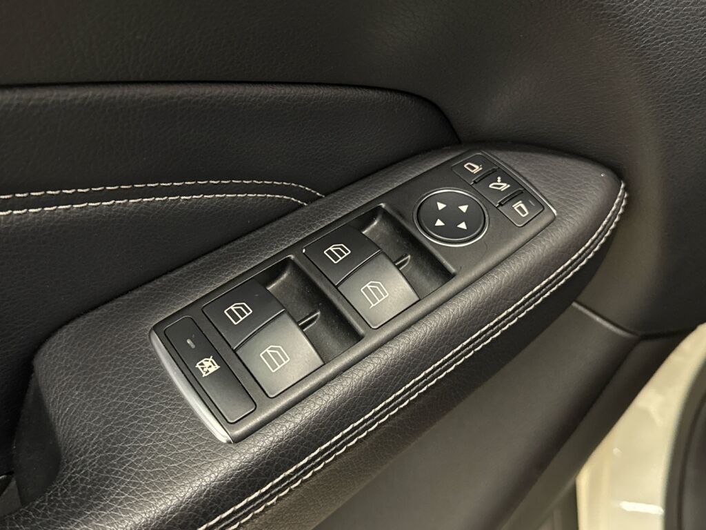 Mercedes-Benz ML 2012 Valkoinen