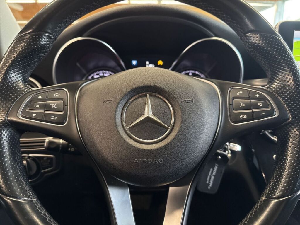 Mercedes-Benz C 2015 Metallinhohto musta (Obsidian Black)