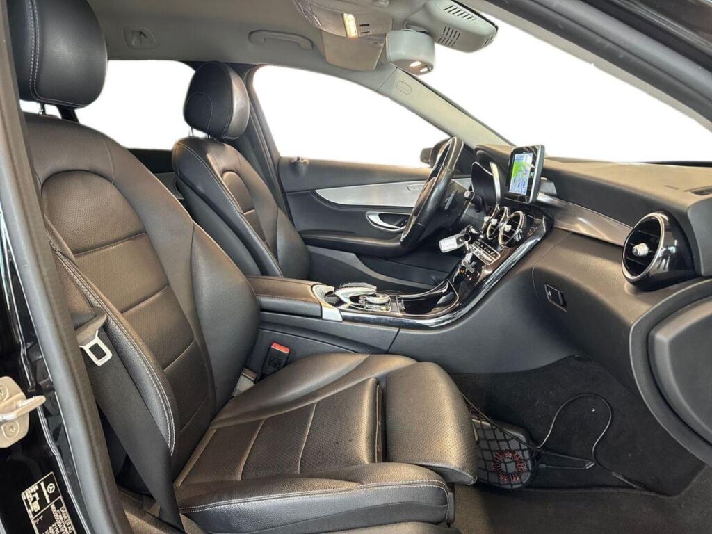 Mercedes-Benz C 2015 Metallinhohto musta (Obsidian Black)