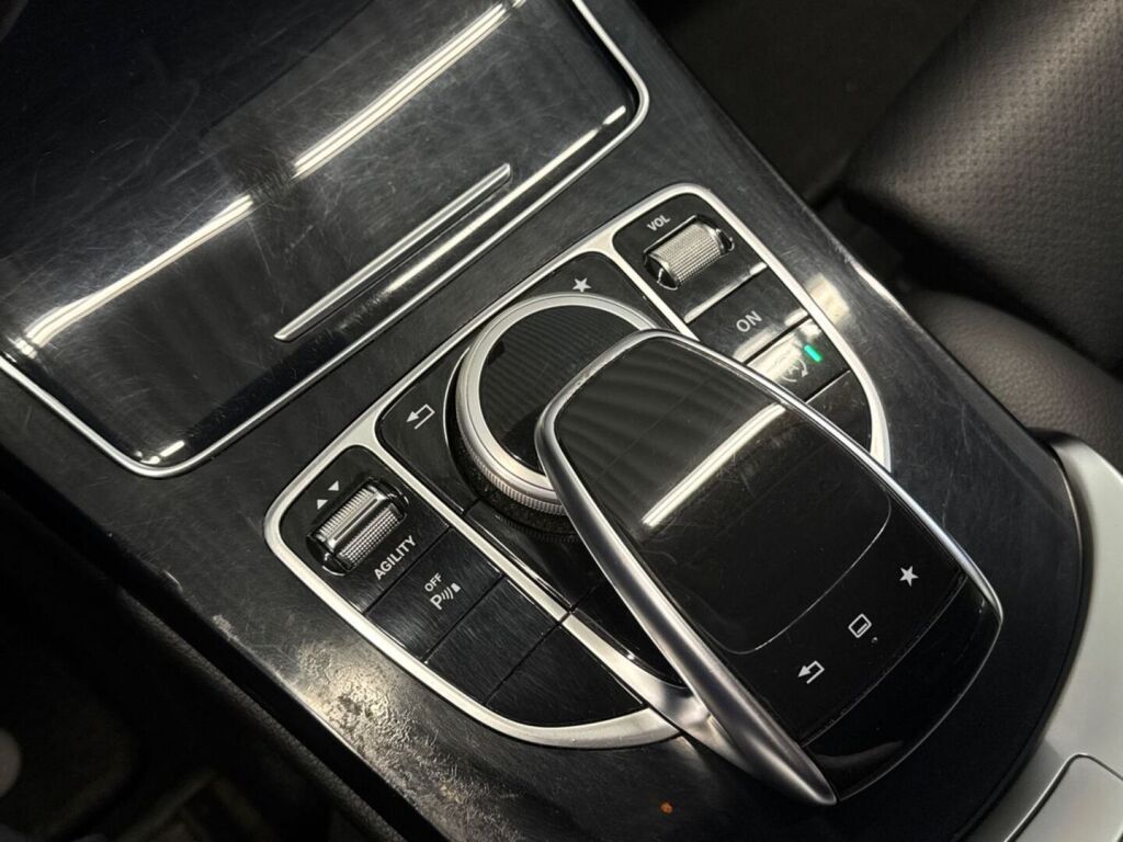 Mercedes-Benz C 2015 Metallinhohto musta (Obsidian Black)