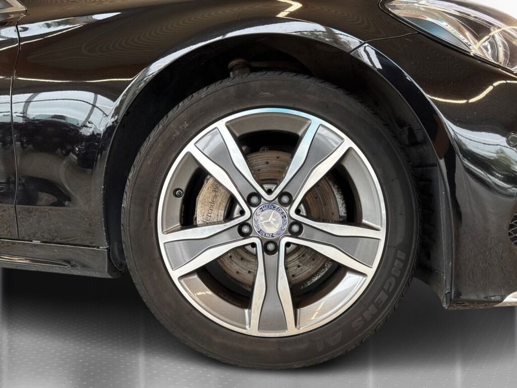 Mercedes-Benz C 2015 Metallinhohto musta (Obsidian Black)