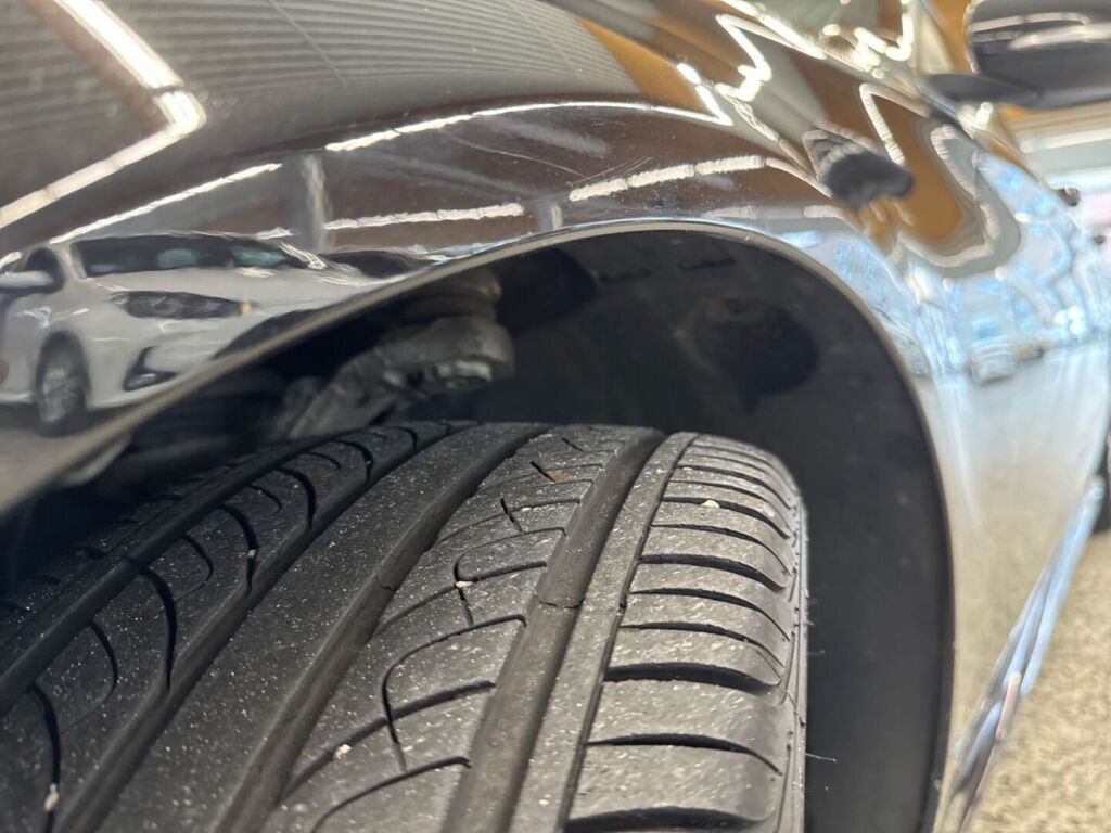 Mercedes-Benz C 2015 Metallinhohto musta (Obsidian Black)
