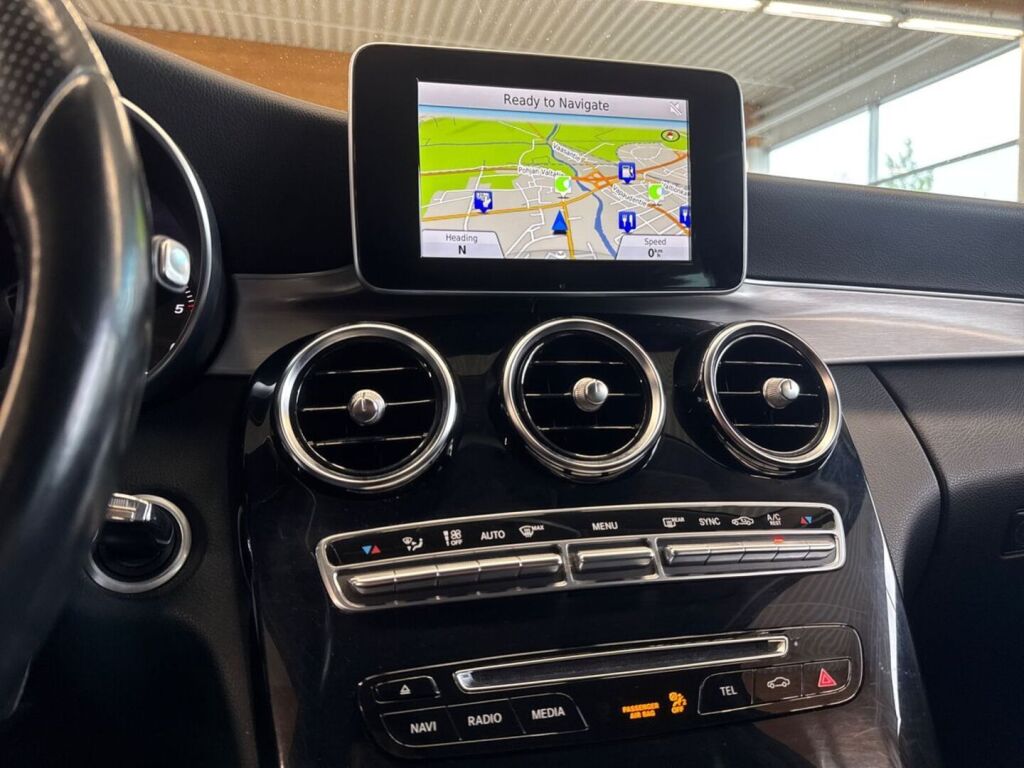 Mercedes-Benz C 2015 Metallinhohto musta (Obsidian Black)