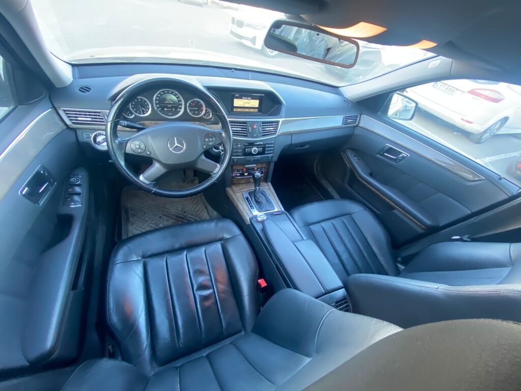 Mercedes-Benz E 2009 Ruskea (beige)