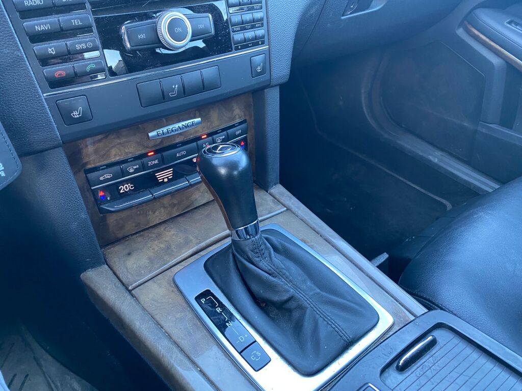 Mercedes-Benz E 2009 Ruskea (beige)