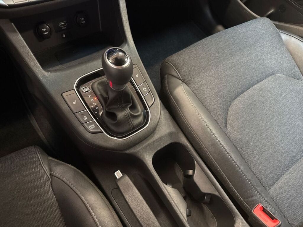 Hyundai i30 Wagon 2023 Punainen