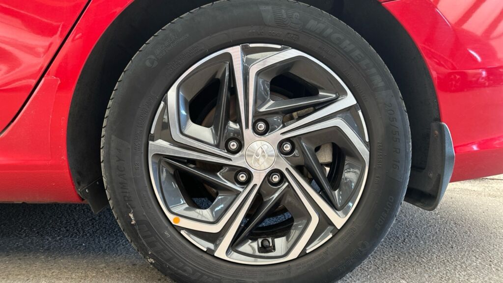Hyundai i30 Wagon 2023 Punainen