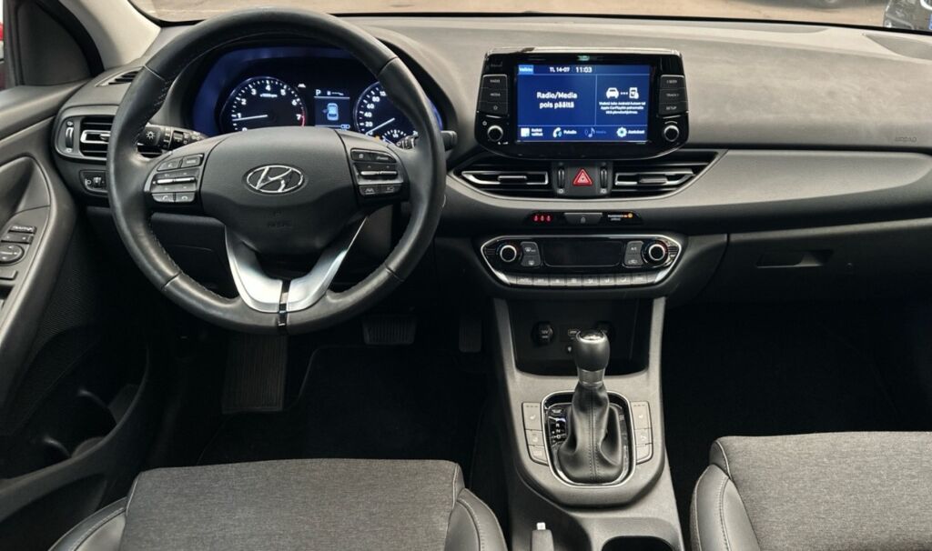 Hyundai i30 Wagon 2023 Punainen