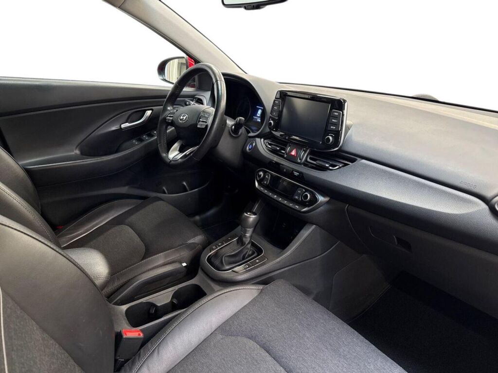 Hyundai i30 Wagon 2023 Punainen