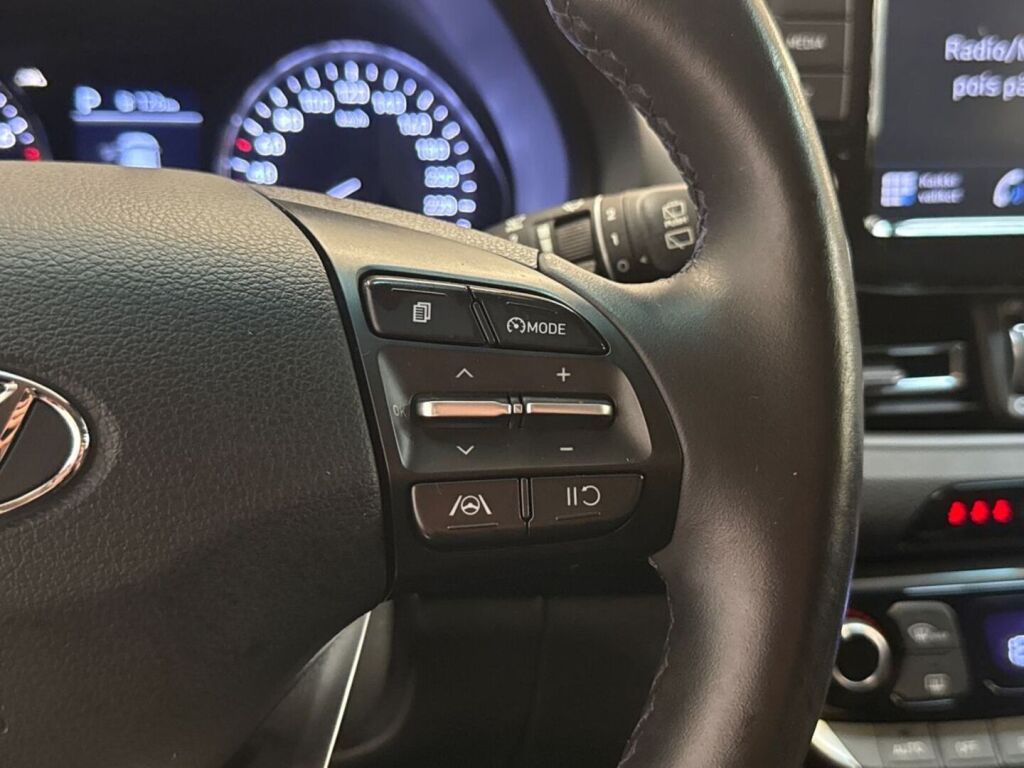 Hyundai i30 Wagon 2023 Punainen