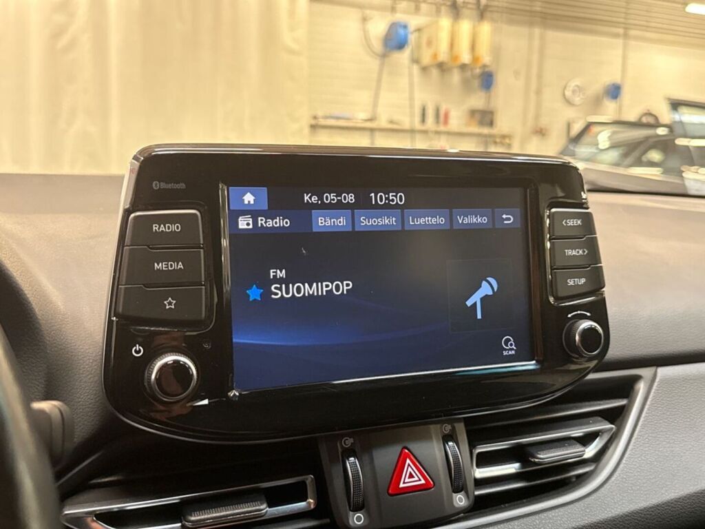 Hyundai i30 Wagon 2023 Punainen