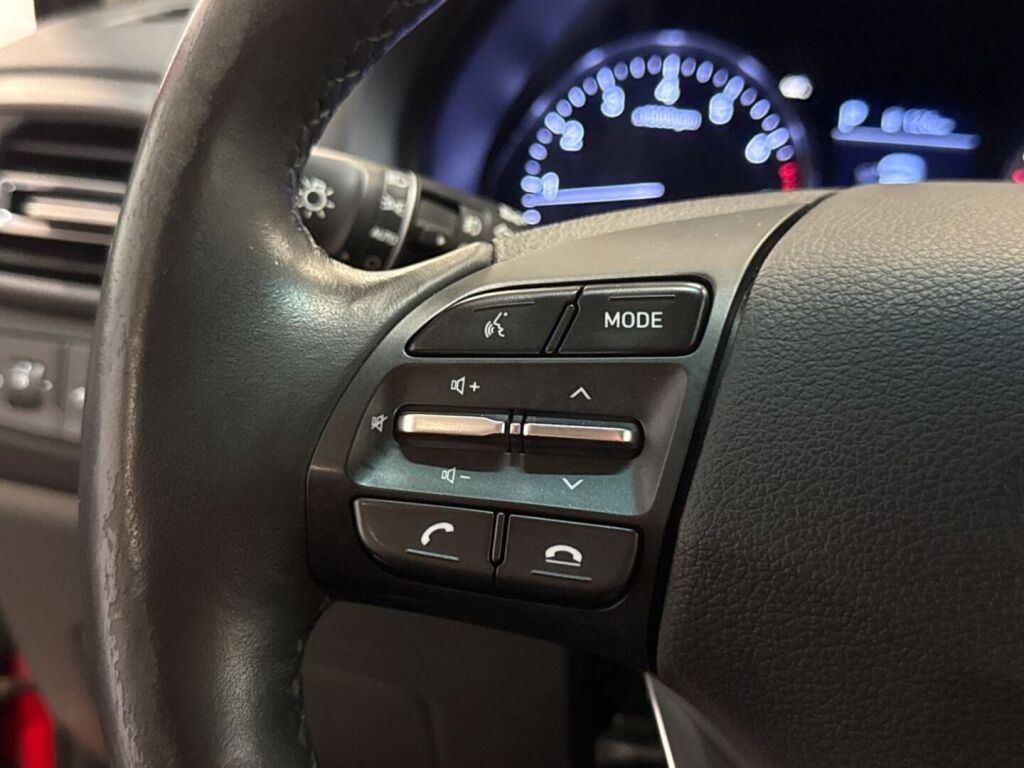 Hyundai i30 Wagon 2023 Punainen