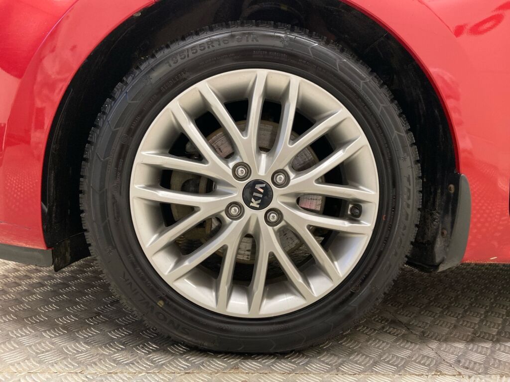 Kia Rio 2017 Punainen