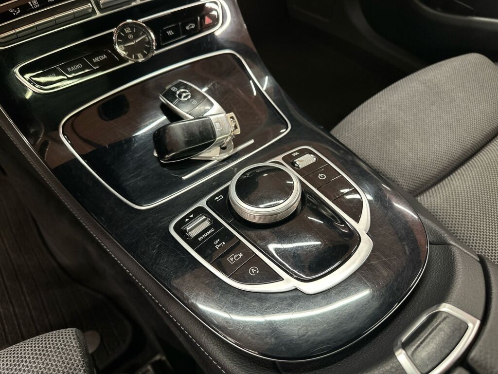 Mercedes-Benz E 2017 Valkoinen