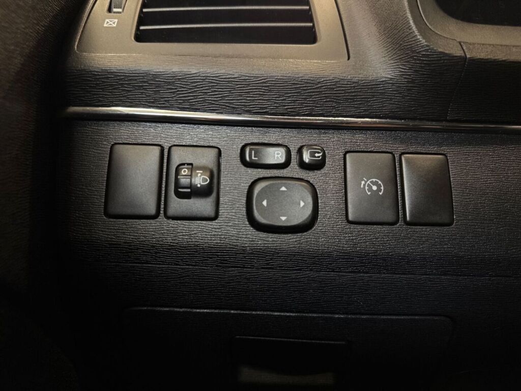 Toyota Avensis 2010 Harmaa