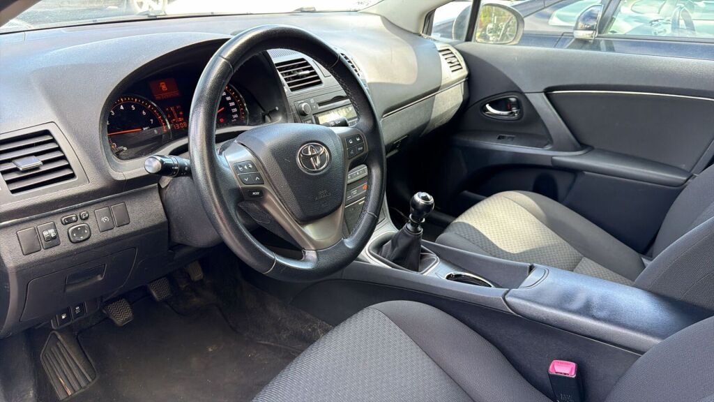 Toyota Avensis 2010 Harmaa
