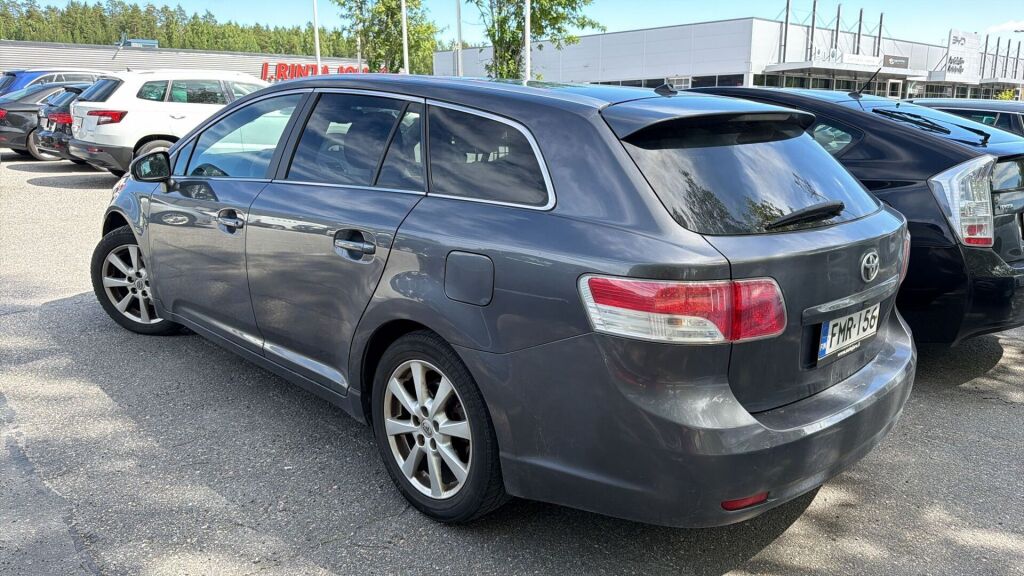 Toyota Avensis 2010 Harmaa