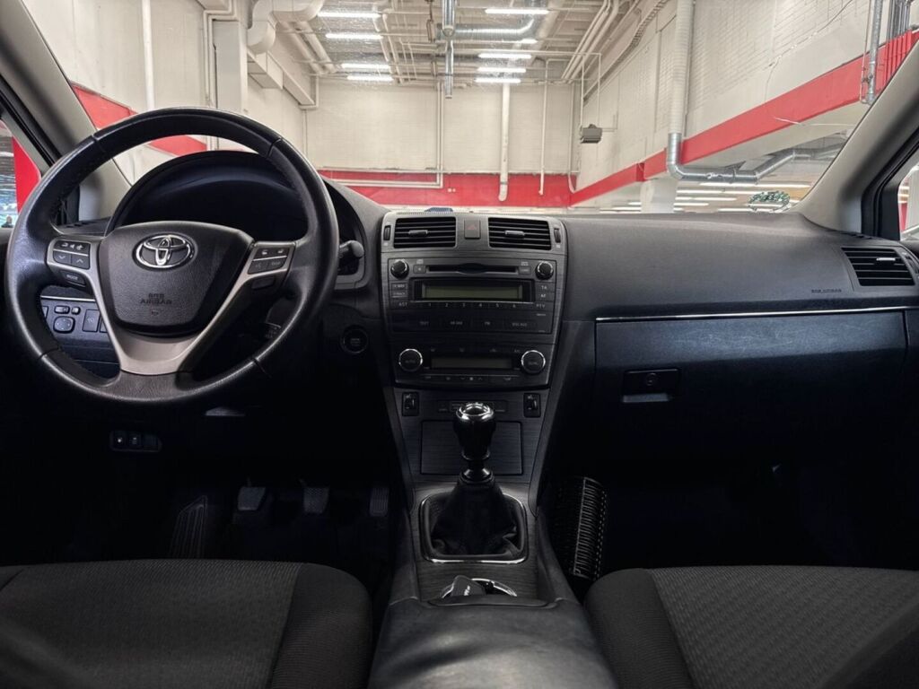 Toyota Avensis 2010 Harmaa