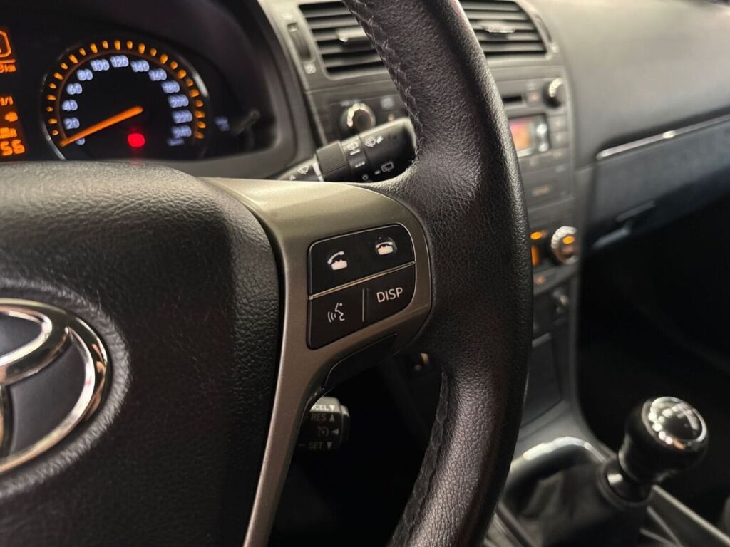 Toyota Avensis 2010 Harmaa