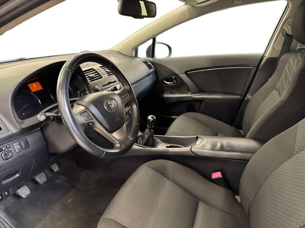 Toyota Avensis 2010 Harmaa