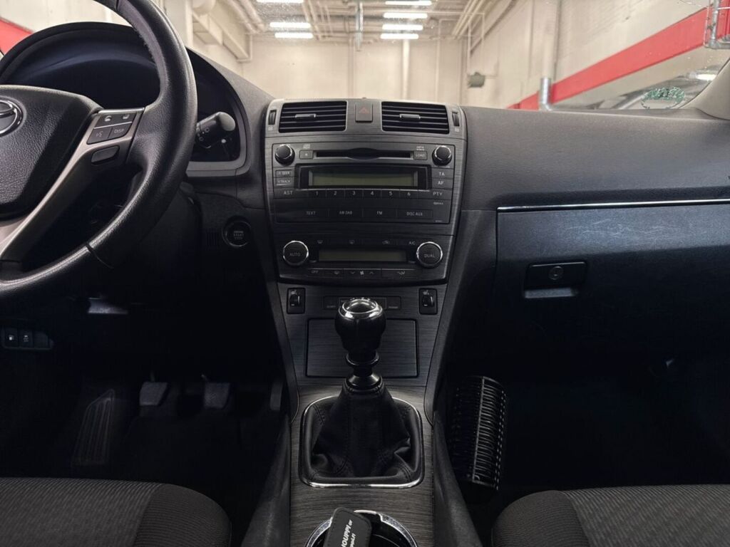 Toyota Avensis 2010 Harmaa