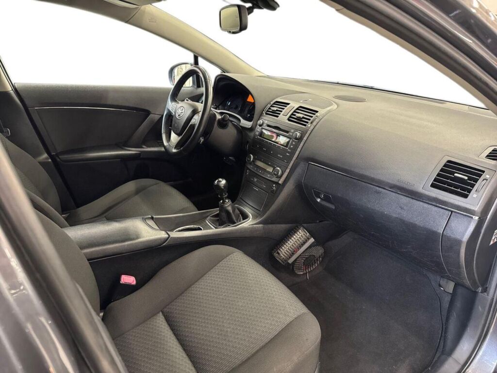 Toyota Avensis 2010 Harmaa