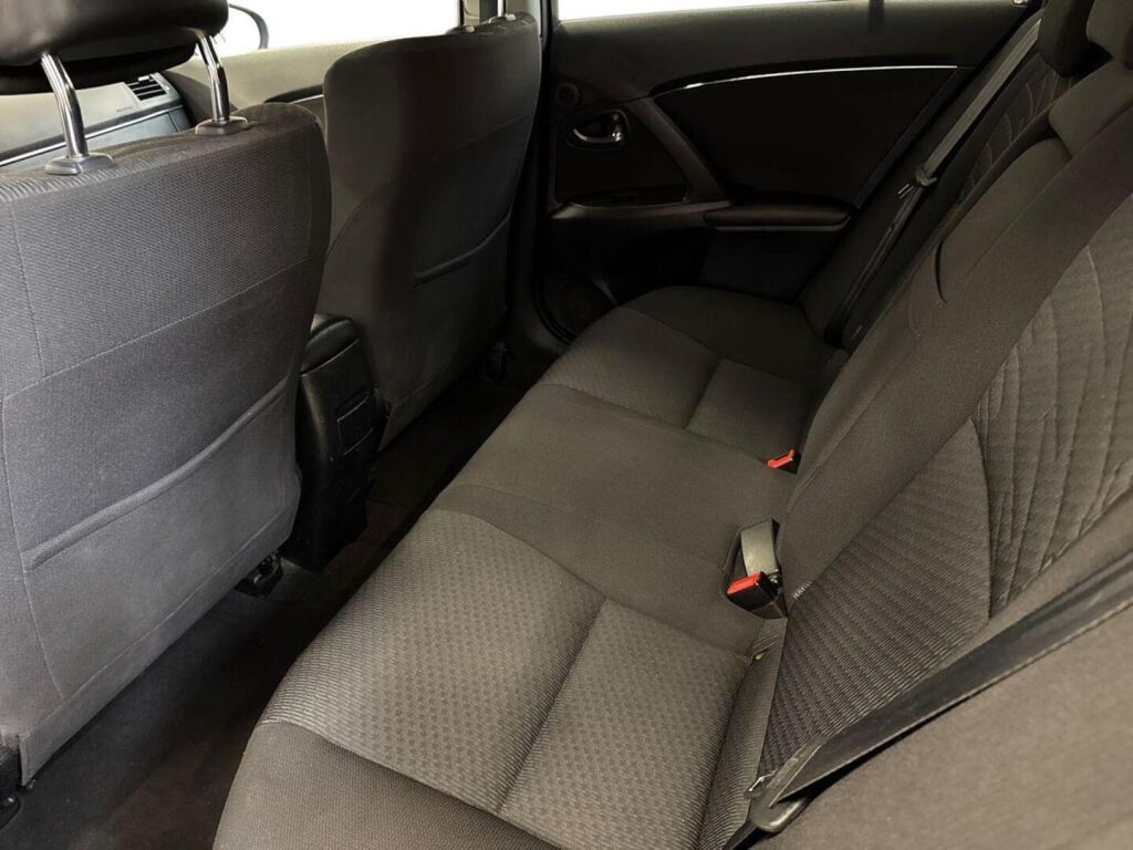 Toyota Avensis 2010 Harmaa