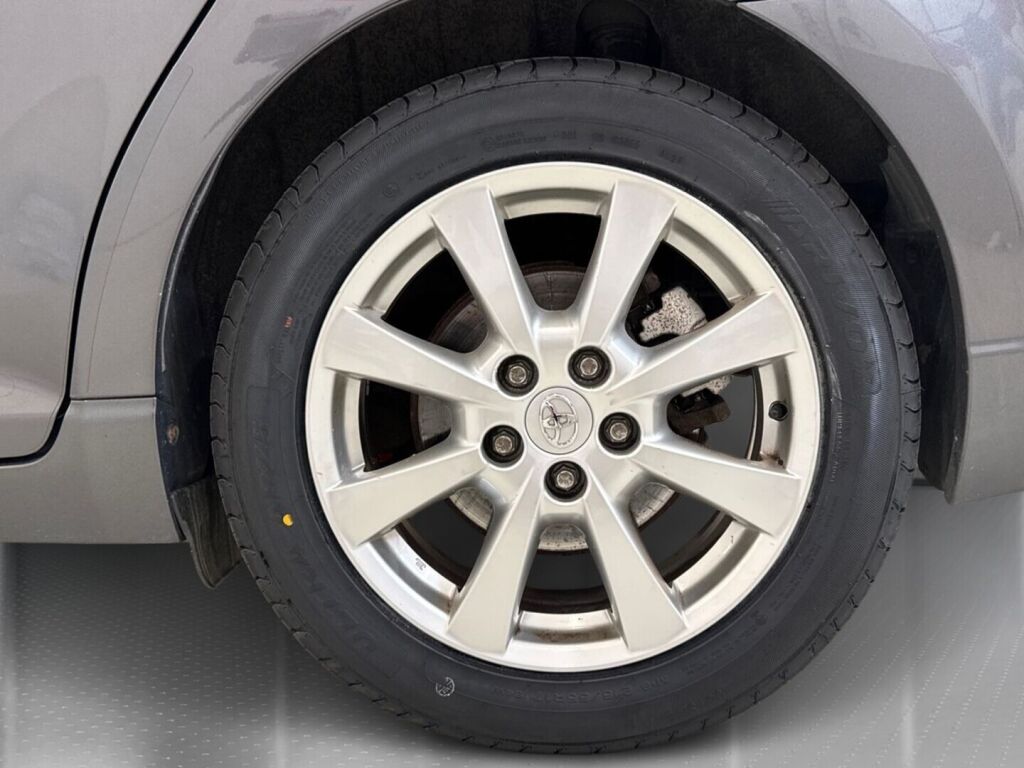Toyota Avensis 2010 Harmaa