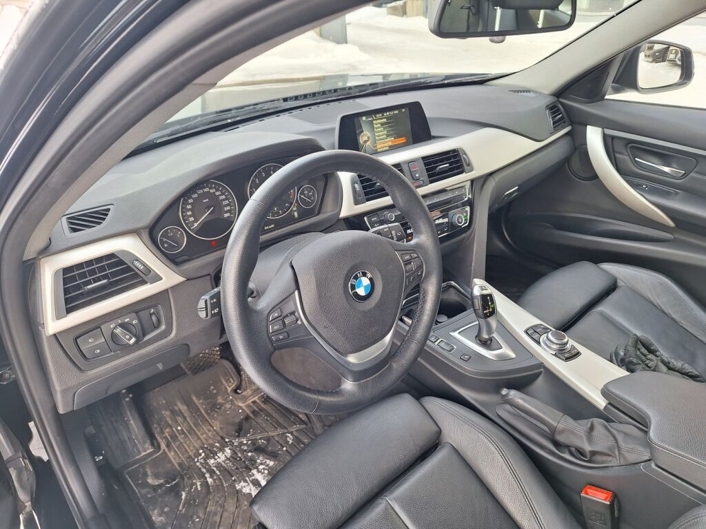 BMW 320 2017 Musta