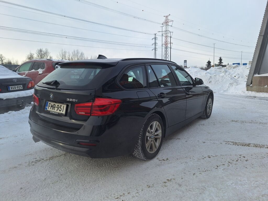BMW 320 2017 Musta