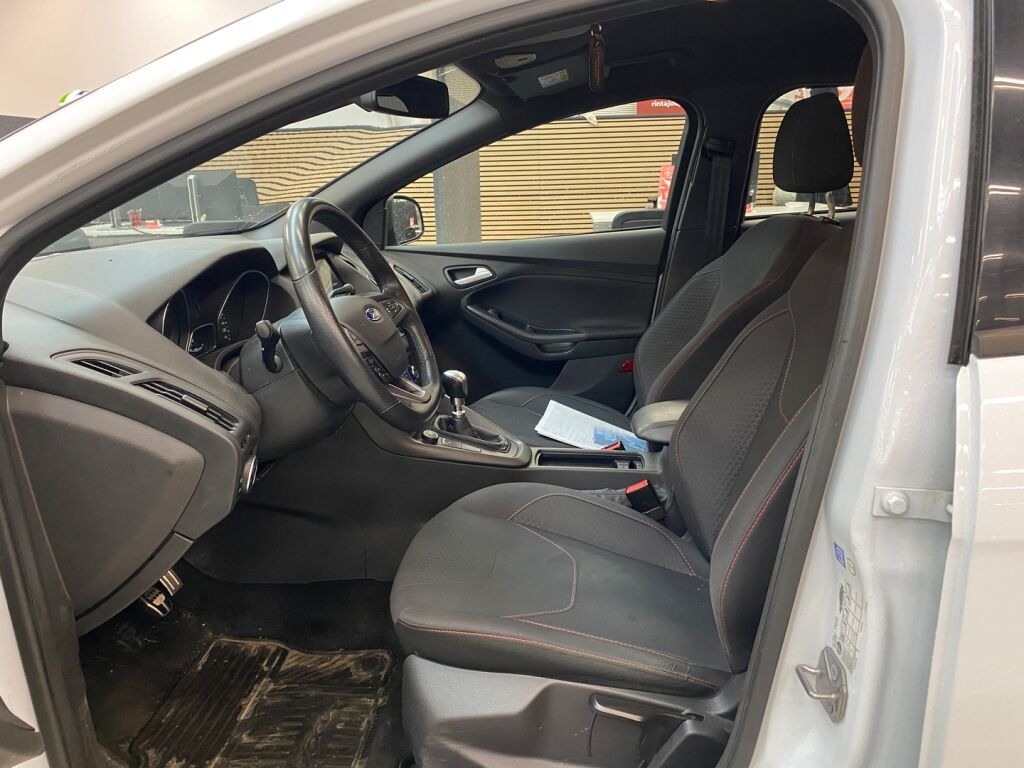 Ford Focus 2017 Valkoinen
