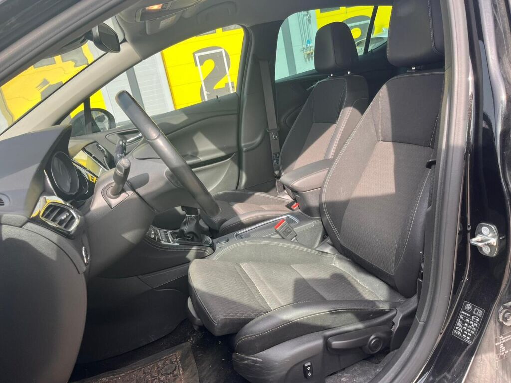 Opel Astra 2017 Musta