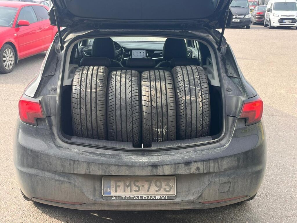 Opel Astra 2017 Musta