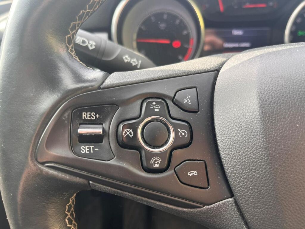 Opel Astra 2017 Musta