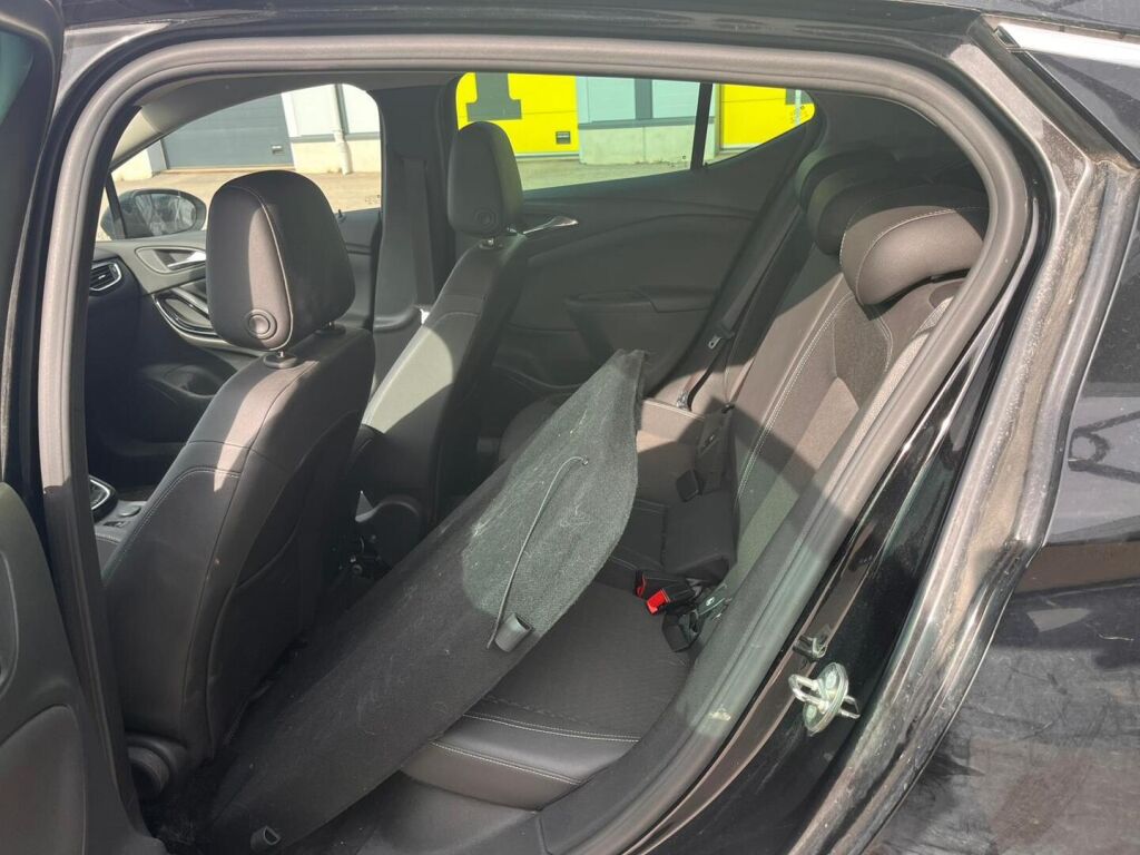 Opel Astra 2017 Musta