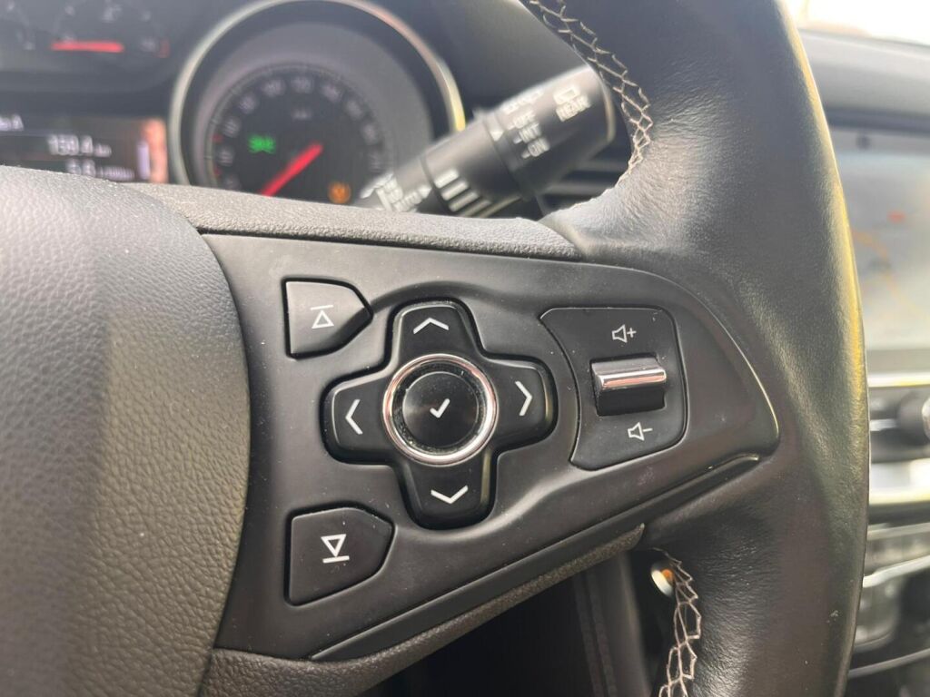 Opel Astra 2017 Musta