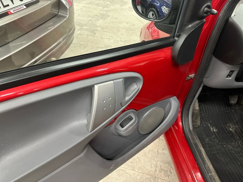 Toyota AYGO 2010 Punainen