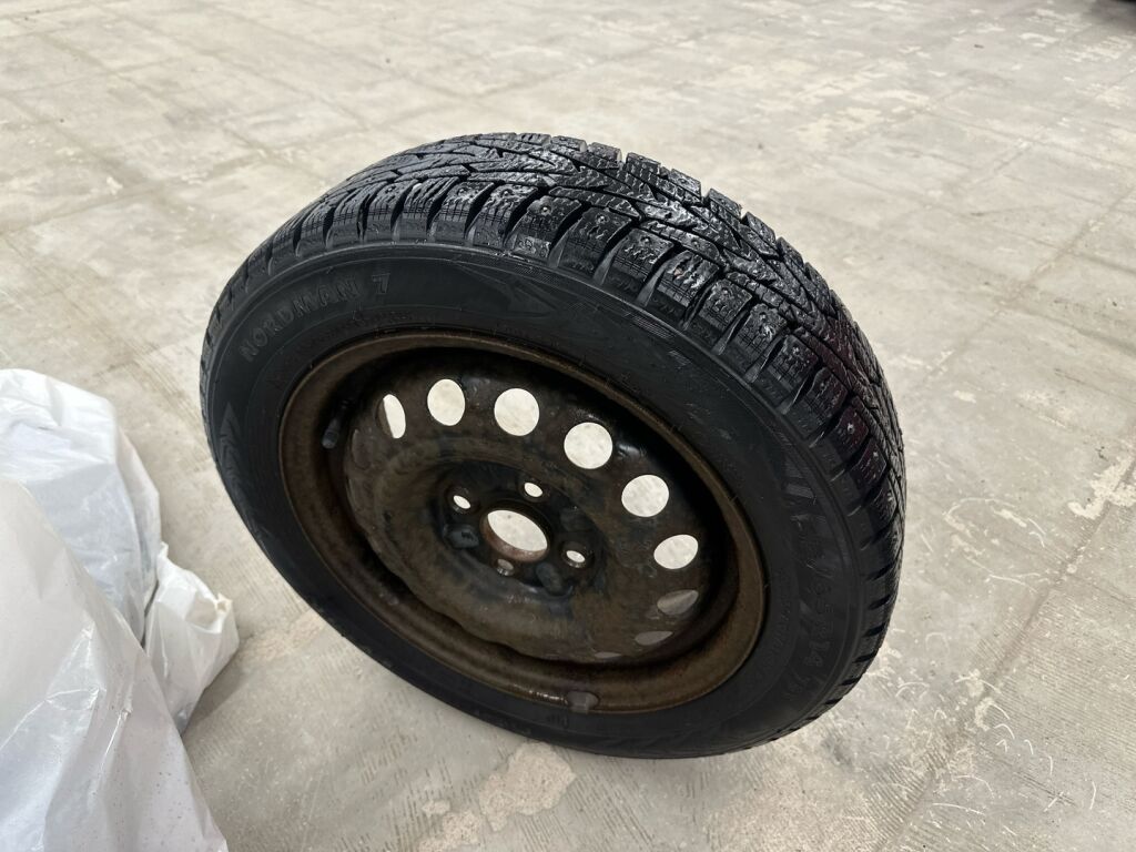 Toyota AYGO 2010 Punainen