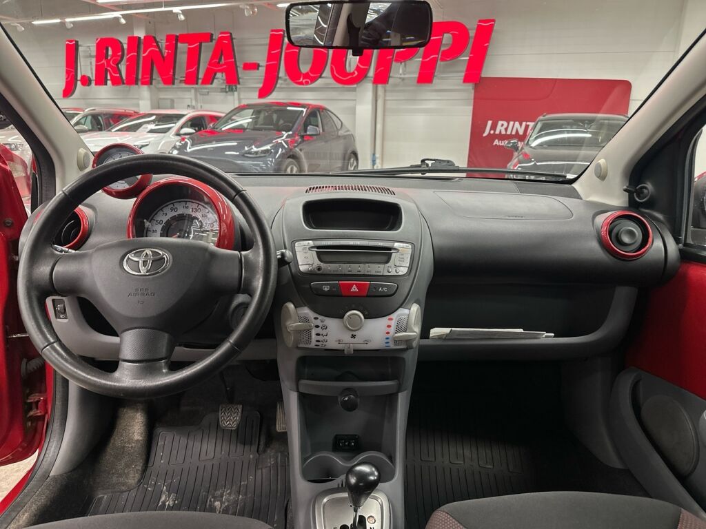 Toyota AYGO 2010 Punainen