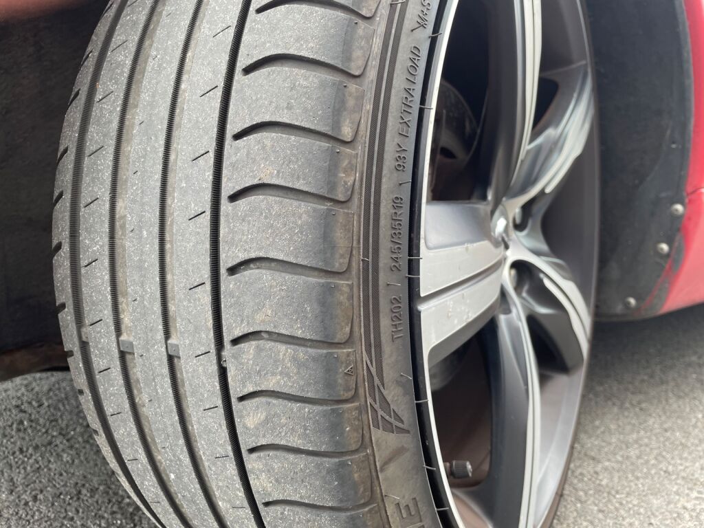 Volvo V70 2013 Punainen