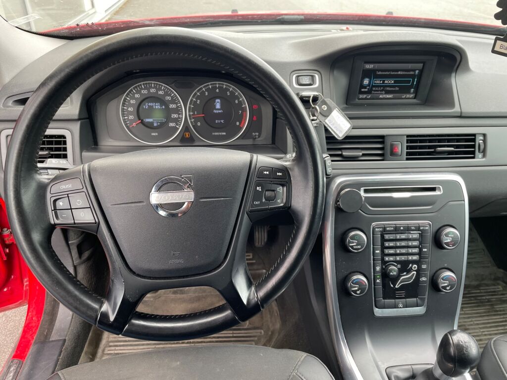 Volvo V70 2013 Punainen
