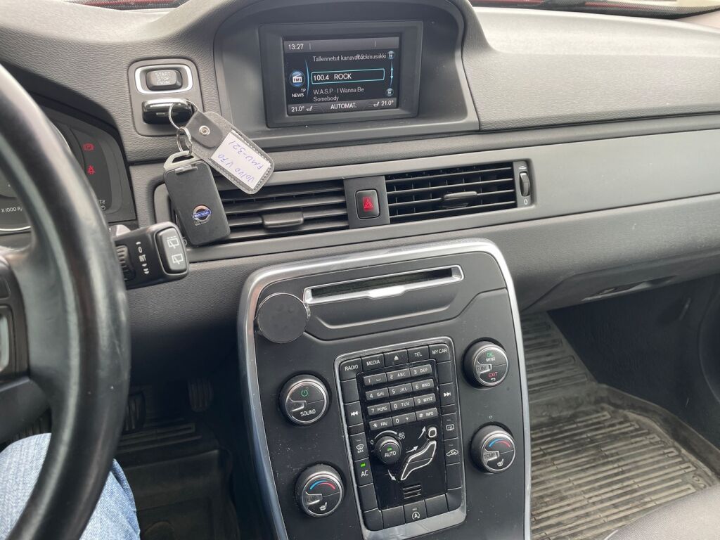 Volvo V70 2013 Punainen