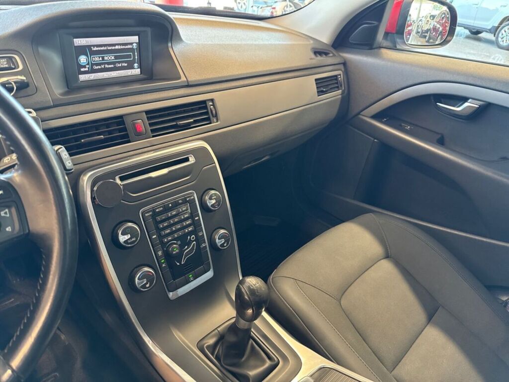 Volvo V70 2013 Punainen