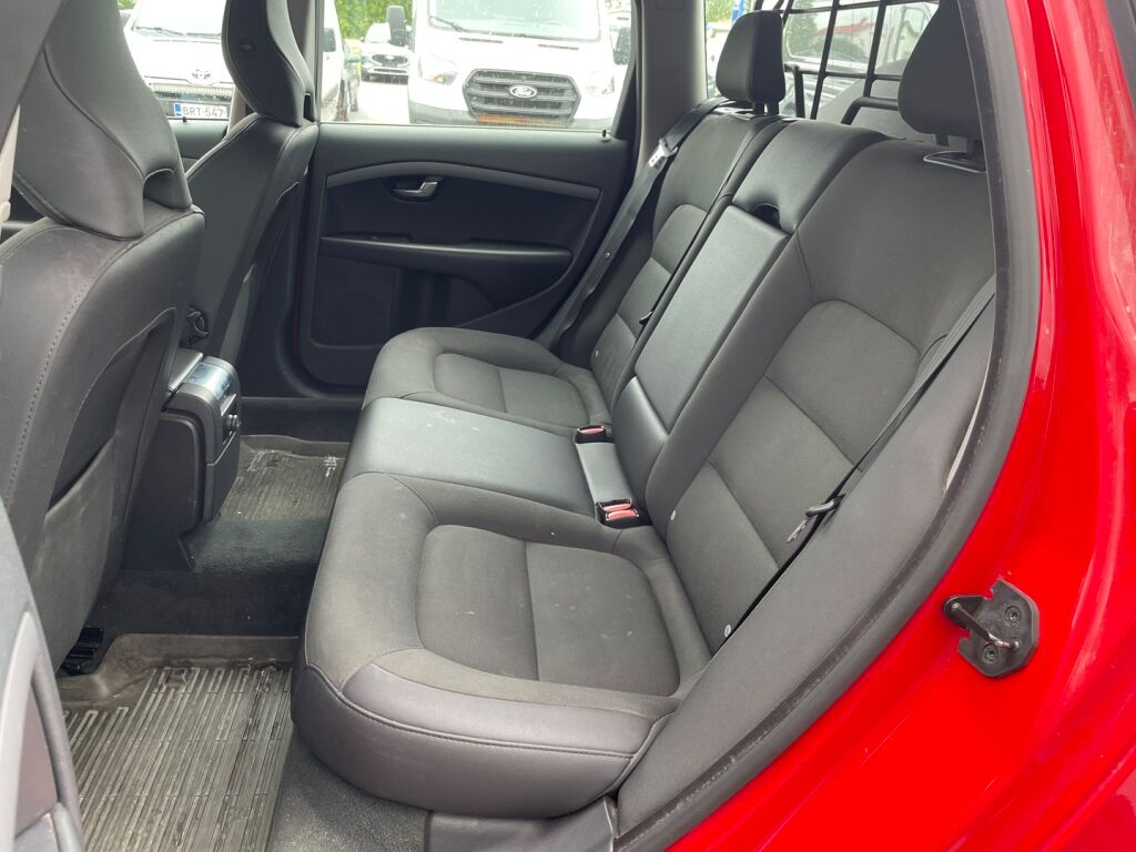 Volvo V70 2013 Punainen