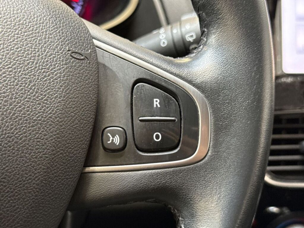 Renault Clio 2017 Musta