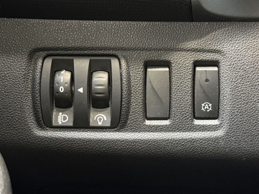 Renault Clio 2017 Musta