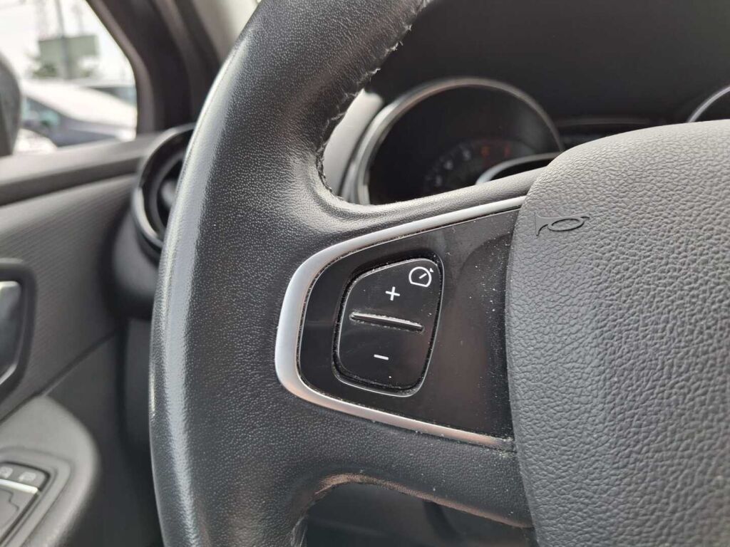 Renault Clio 2017 Musta